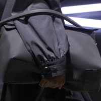 XXL Shopper in Grau XXL Shopper in Grau auf der Show von Tods