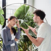 Mann und Frau streiten sich