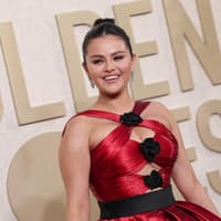 Selena Gomez' mit Trend-Handtasche