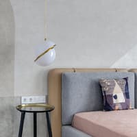 Raum mit grauer Wand