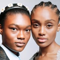 zwei Models beim Fotoshooting