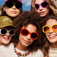 Fuenf-Frauen-mit-Sonnenbrillen