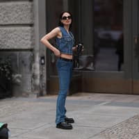 Anna Winter in Jeansweste