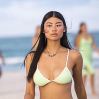 Lotion maximale Bräune Frau am Strand