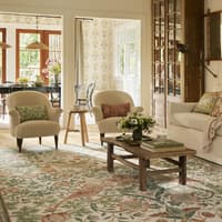 Raum mit großem Teppich