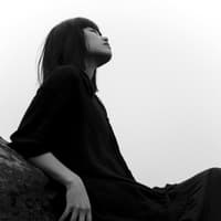 Schwarz-weiß Bild einer Frau