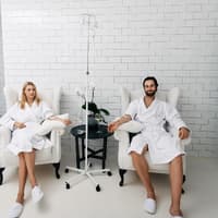 Drip Bar Zwei Personen in Drip Bar