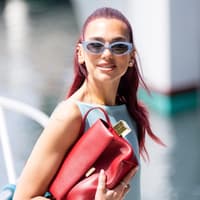 Dua Lipa bei der Jacquemus Show Fall Winter 24/25