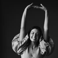 Frau am Lächeln Frau am Lächeln