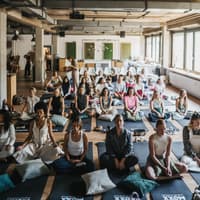 Menschen machen Yoga