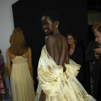 Bester Duft Sol de Janeiro Model mit strahlender Haut