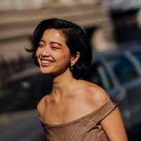 Frau mit Doll Bob Frau mit Doll Bob