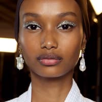 Lidschatten in Silber-Glitzer