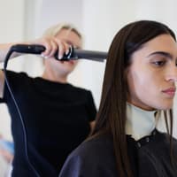 Haare werden gestylt