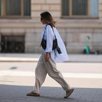 Frau in Birkenstock Boston