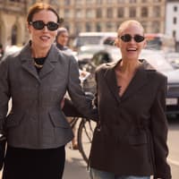 Zwei stylische Frauen