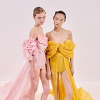 Models in romantischen Roben