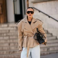 Streetstyle mit einer Trenchjacke