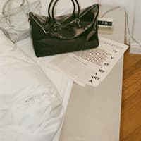 Aufstehen. Anziehen. Esther.