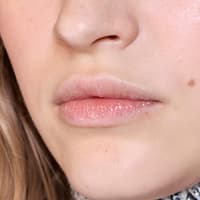 Frau mit gepflegten Lippen