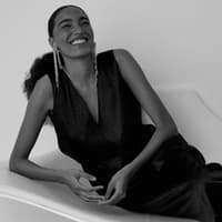 Mit COMMA schreitest du stilsicher durch jede Saison