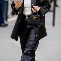 Schwarze Hose kombinieren: So wird der Mode-Klassiker zum Hingucker Schwarze Hose kombinieren: So wird der Mode-Klassiker zum Hingucker