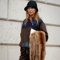 Nicht Beanie oder Balaclava! Dieses Miu Miu-Accessoire tragen jetzt alle It-Girls Nicht Beanie oder Balaclava! Dieses Miu Miu-Accessoire tragen jetzt alle It-Girls