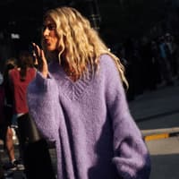 Statt Trockenshampoo: Als Curly Girl verwende ich dieses Produkt gegen fettiges Haar Statt Trockenshampoo: Als Curly Girl verwende ich dieses Produkt gegen fettiges Haar