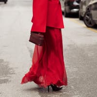 Der Maxirock aus Sézanes neuer Pre-Frühlingskollektion 2026 ist perfekt für den French Chic