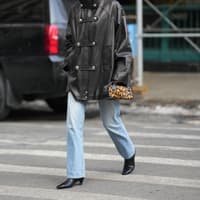 Straight Leg Jeans kombinieren: So funktioniert es Straight Leg Jeans kombinieren: So funktioniert es