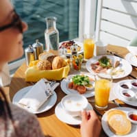 Frühstück mit Blick aufs Meer? Yes please! Frühstück mit Blick aufs Meer? Yes please!