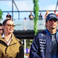 Die F1-Girls lieben die It-Brand! 3 Teile für ihren Quiet Luxury-Look im Frühling 2026