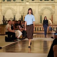 "Librariancore" 2026: 5 Teile, mit denen euch der Bibliothekarinnen-Look im Frühling gelingt