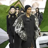 Louis Vuitton bei der Paris Fashion Week: Diese 3 Accessoire-Trends mischen unsere Outfits auf