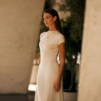 Die schönsten langen Kleider 2026 für alle, die es schlicht mögen