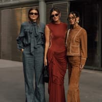 Sonnenbrillen-Trends Frühjahr/ Sommer Frauen mit Sonnenbrillen