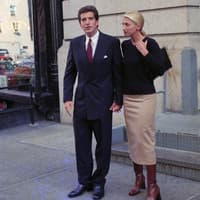 Carolyn Bessette-Kennedy: 3 Looks der Ikone im 90s New York-Stil zum Nachstylen Carolyn Bessette-Kennedy: 3 Looks der Ikone im 90s New York-Stil zum Nachstylen