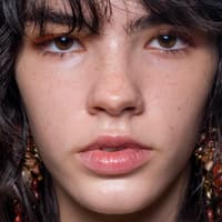 Die besten Fake Freckles gelingen mit dem 3-Euro-Drogerieprodukt – in unter 10 Sekunden