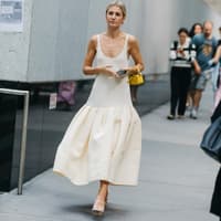 Sommer-Kleider 2026: Dieses lange Modell von ZARA tragen wir zu jedem Anlass