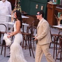 Dua Lipa liefert mit ihrem Bottega Veneta-Kleid die stylischste Inspiration für alle Bräute Dua Lipa liefert mit ihrem Bottega Veneta-Kleid die stylischste Inspiration für alle Bräute