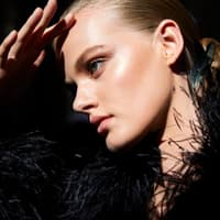 Das neue Bronzing Serum von Dr. Emi lässt die Haut nach Sommer aussehen – ich habe es getestet Das neue Bronzing Serum von Dr. Emi lässt die Haut nach Sommer aussehen – ich habe es getestet