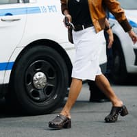 Diese flachen Schuhe trägt unsere Moderedakteurin 2026 zu jedem Kleid Diese flachen Schuhe trägt unsere Moderedakteurin 2026 zu jedem Kleid