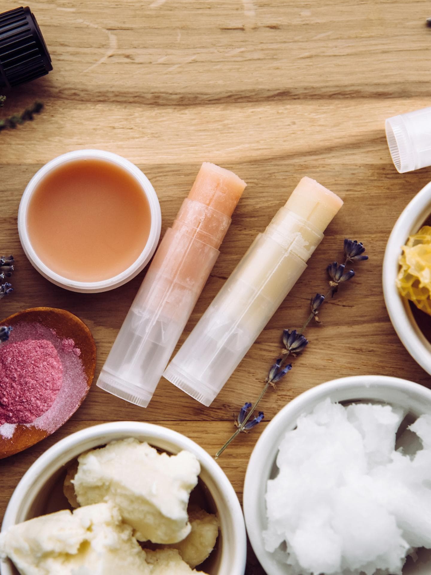 Lippenbalsam selber machen: 3 pflegende DIY-Rezepte