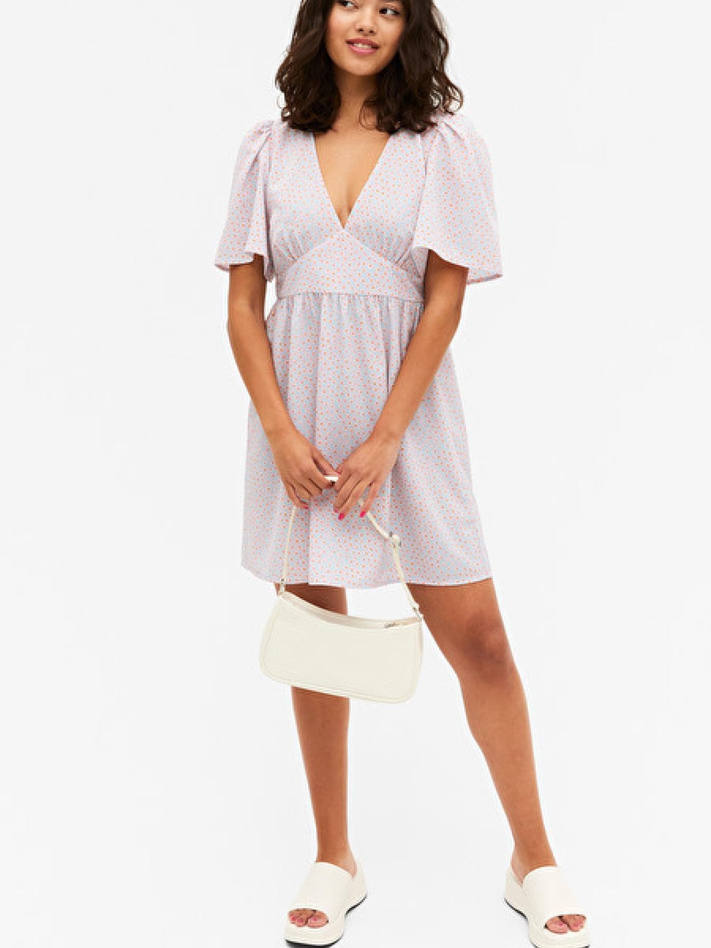 Geblümtes Kurzarmkleid mit V-Ausschnitt Monki