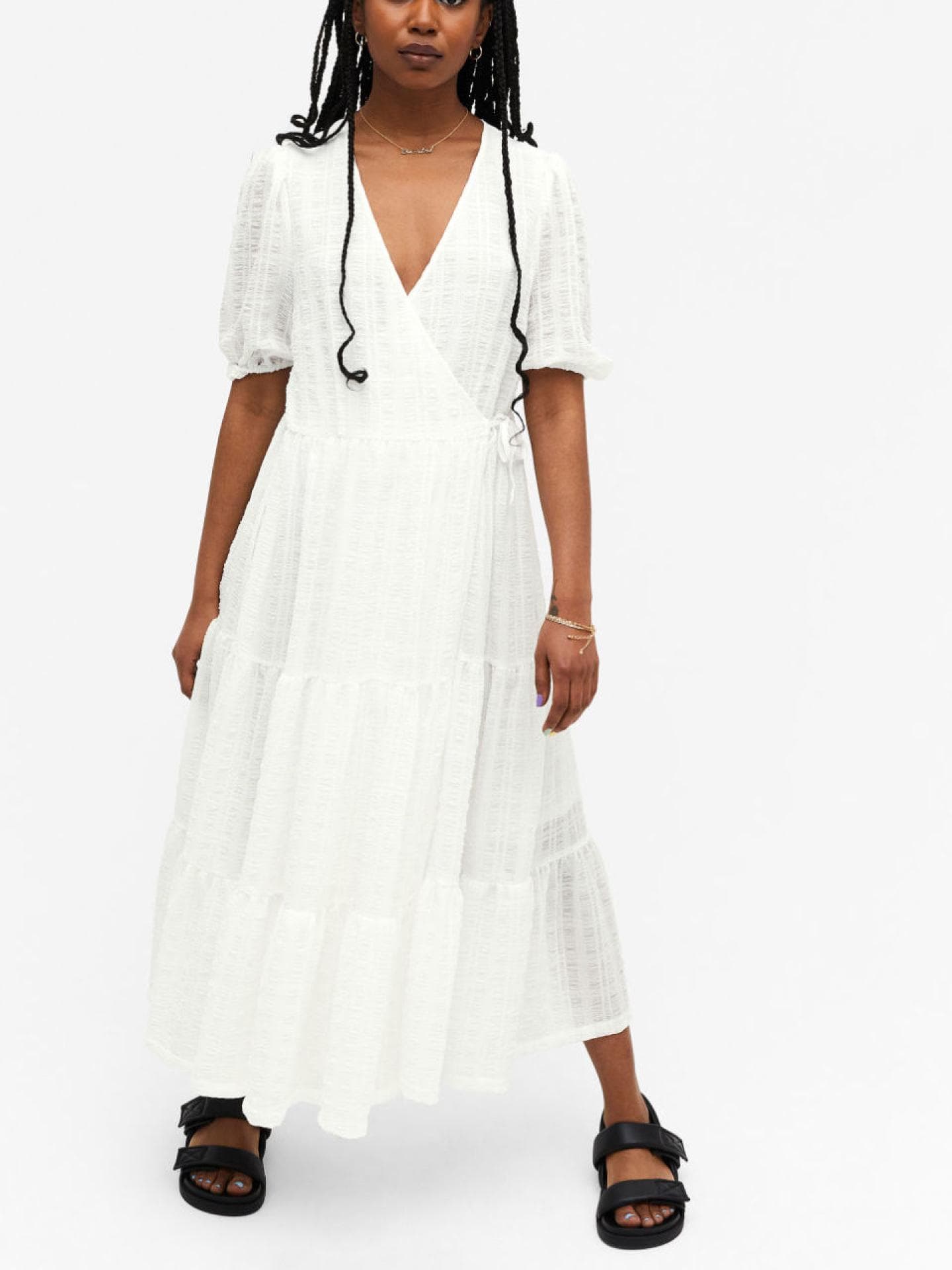 Weißes Kleid von Monki mit Puffärmeln und V-Ausschnitt
