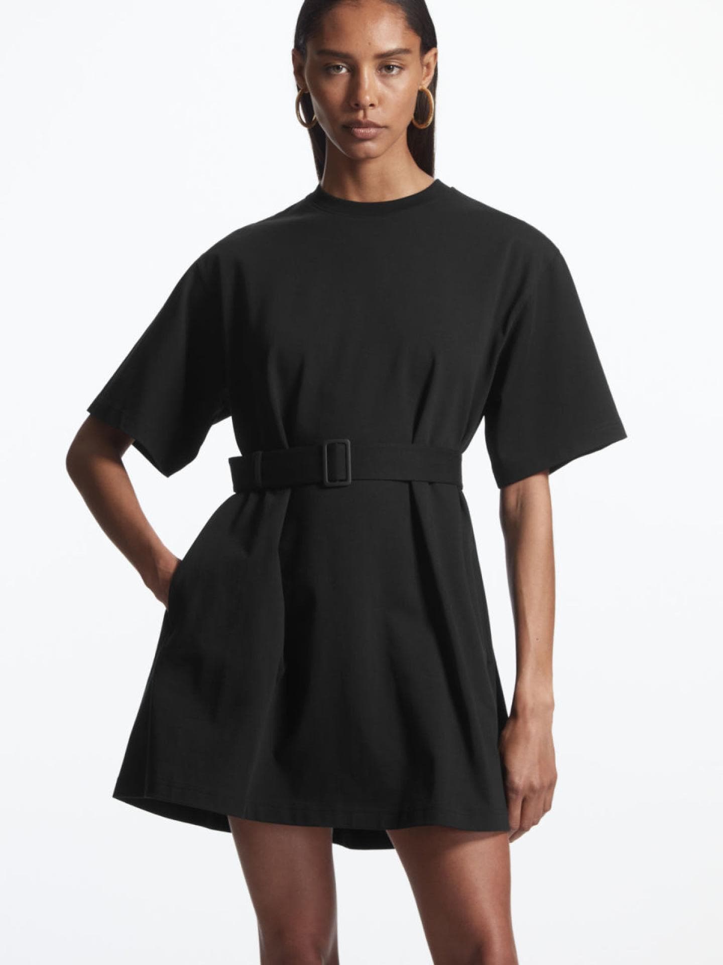 T-SHIRT Kleid mit Gürtel COS schwarz