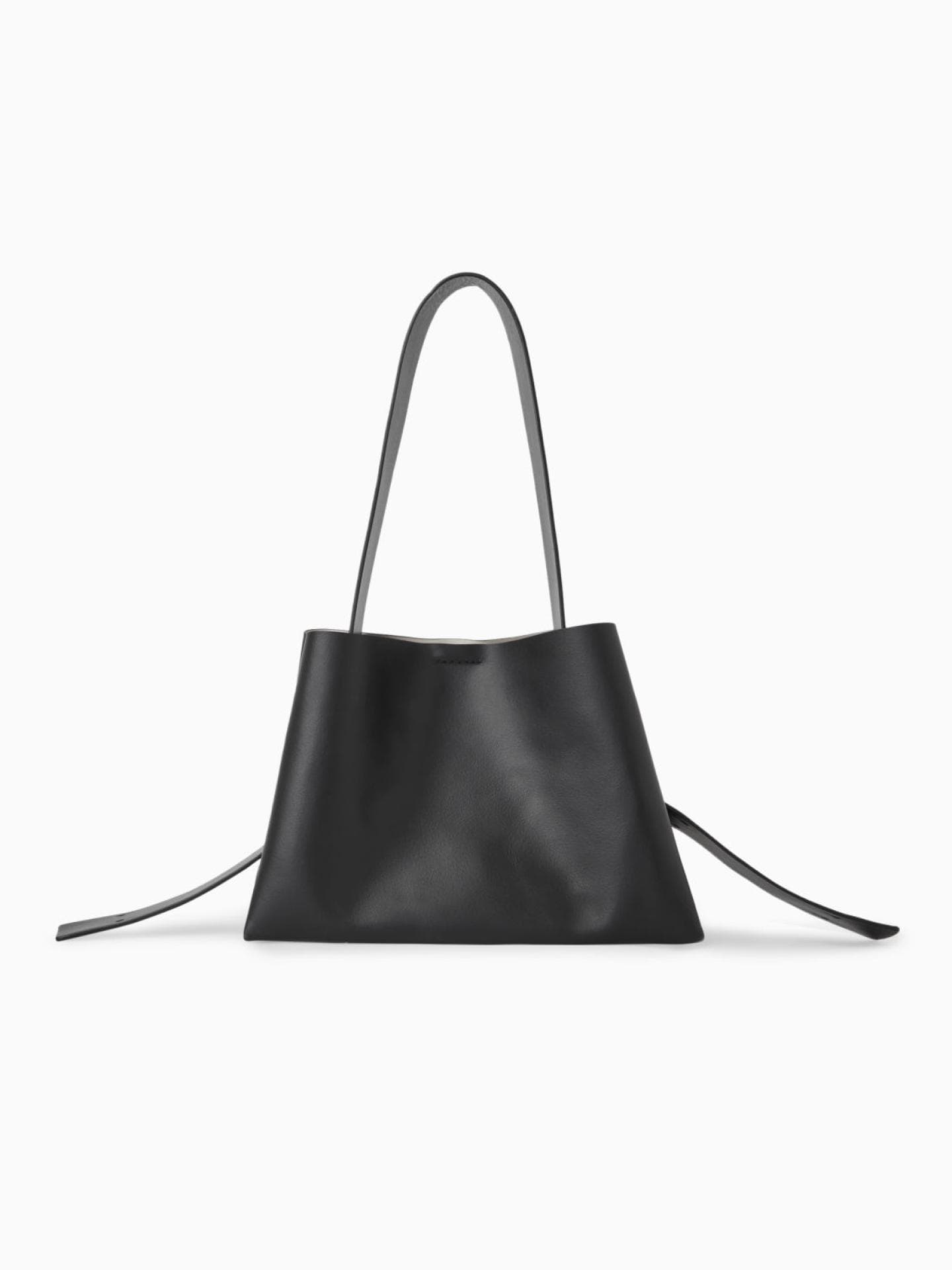 GEFALTETE MITTELGROSSE SCHULTERTASCHE AUS LEDER COS
