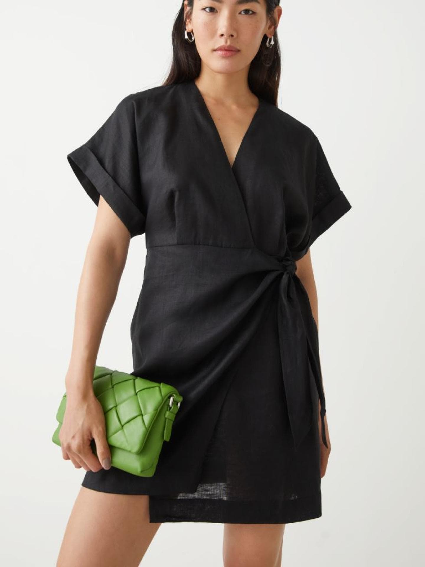 Wickel-Minikleid aus Leinen &other stories schwarz
