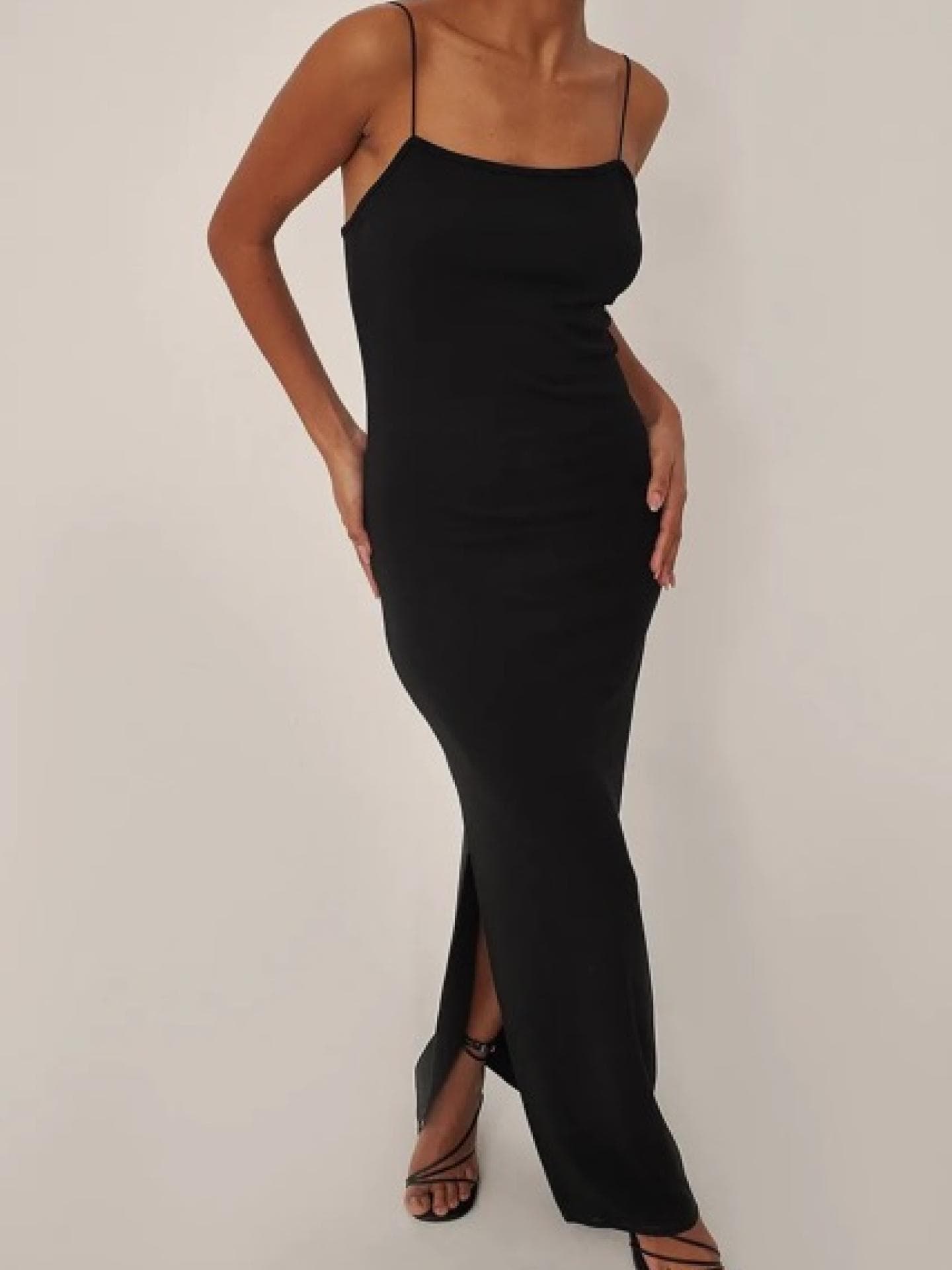 NA-KD Party Kleid mit Spaghettiträgern - Black