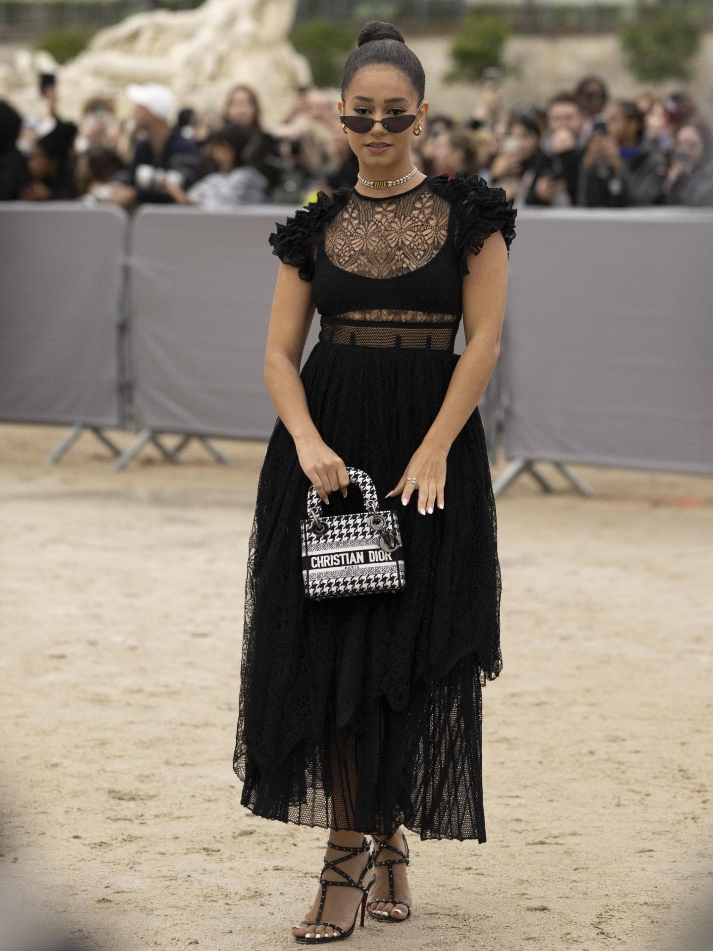 Outfit im Neo-Gothic-Stil Outfit im Neo-Gothic-Stil